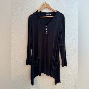 LOGO Lori Goldstein 1X Black Long Sleeve Top asymmetrical mother of pearl